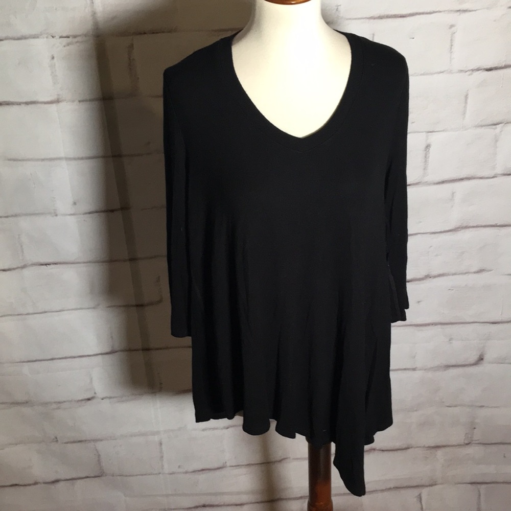 Three Dots Ribbed V Neck Flowy Tee